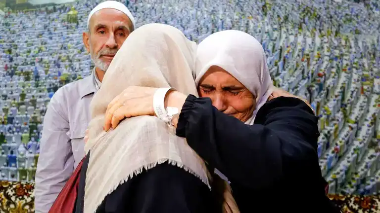 25 Yıllık Küs Komşular Mekke'de Barıştı